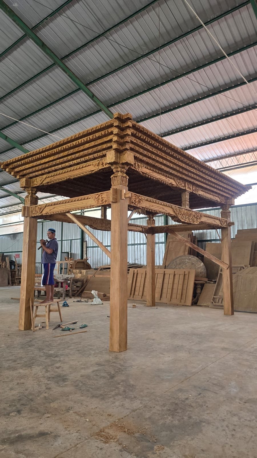 meuble-meubelen-teak-hout-dinning-table-wholesale-teak-root-kayu-jati-manufacturer-furniture-from-indonesia-mirror-bar-table-craft-wooden-craft-old-wood-special-for-market