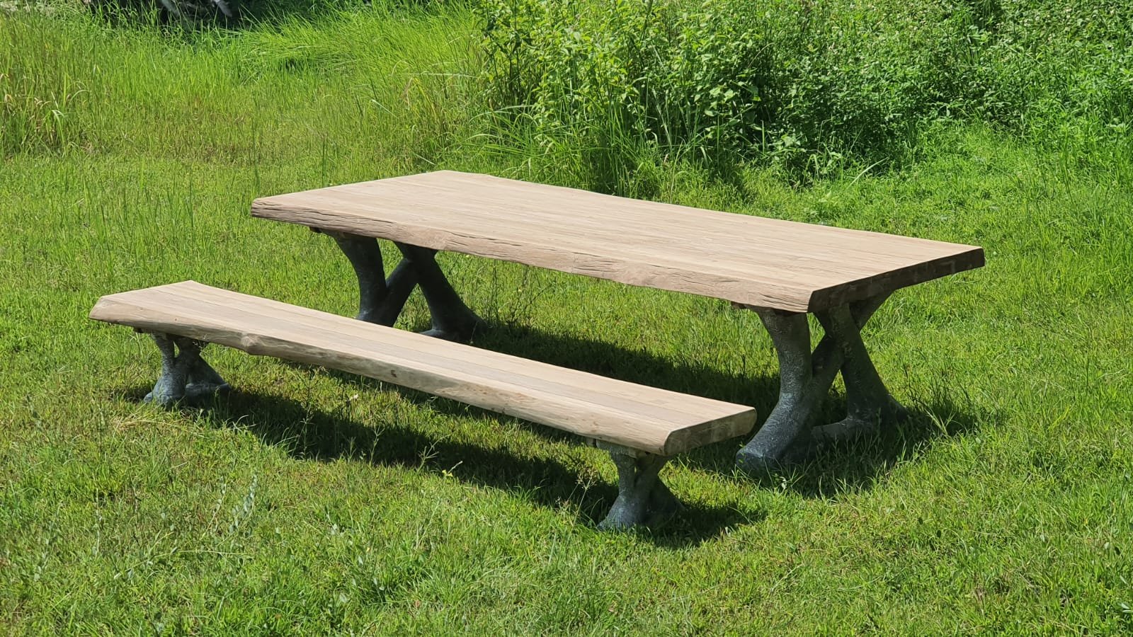 teakwood-sjpantiek-sjpfurniture-blora-centraljava--kayu-jati-manufacturer-furniture-from-indonesia-mirror-bar-table-craft-wooden-craft-old-wood-special-for-market-california-oman-UEA-UK-japan-europe-rustic-erosion-wood-vintage-collections